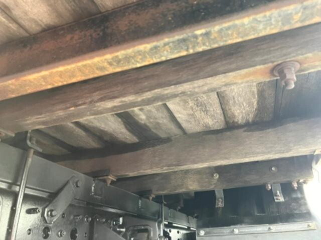 三菱ふそうキャンター平ボディ小型（2t・3t）[写真18]