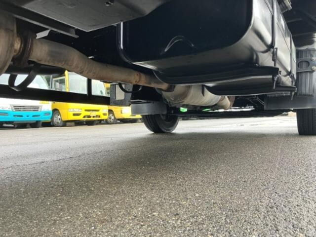 三菱ふそうキャンター平ボディ小型（2t・3t）[写真20]