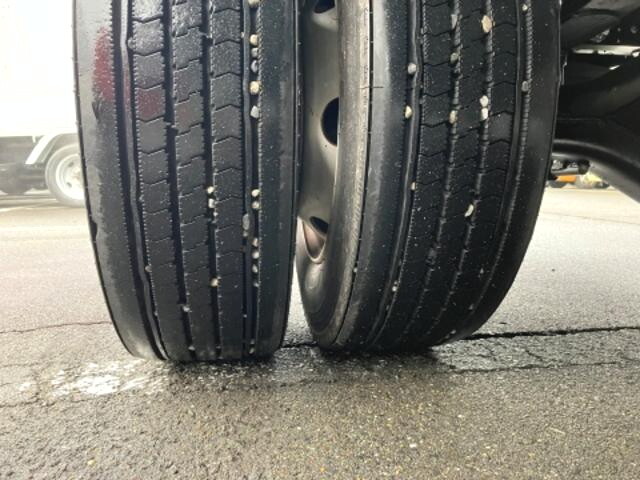 三菱ふそうキャンター平ボディ小型（2t・3t）[写真22]