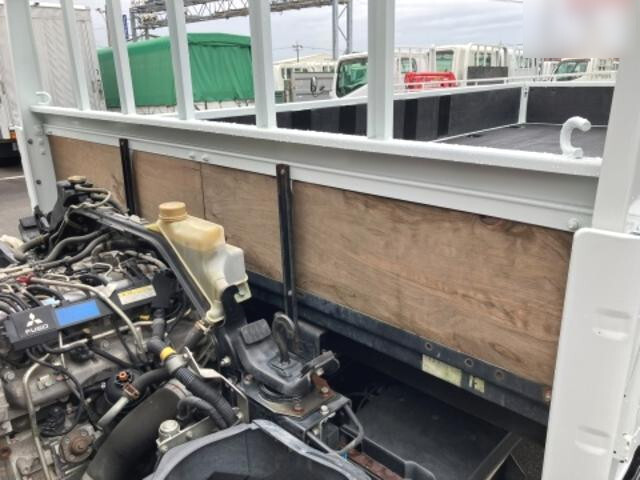 三菱ふそうキャンター平ボディ小型（2t・3t）[写真26]