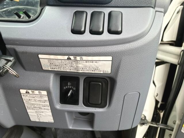 三菱ふそうキャンター平ボディ小型（2t・3t）[写真31]