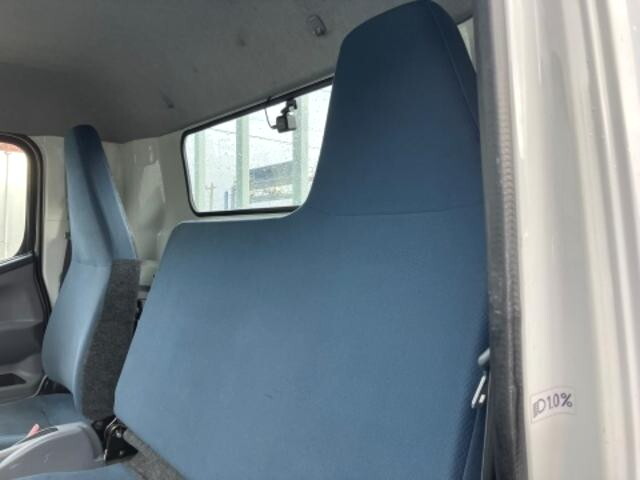 三菱ふそうキャンター平ボディ小型（2t・3t）[写真37]