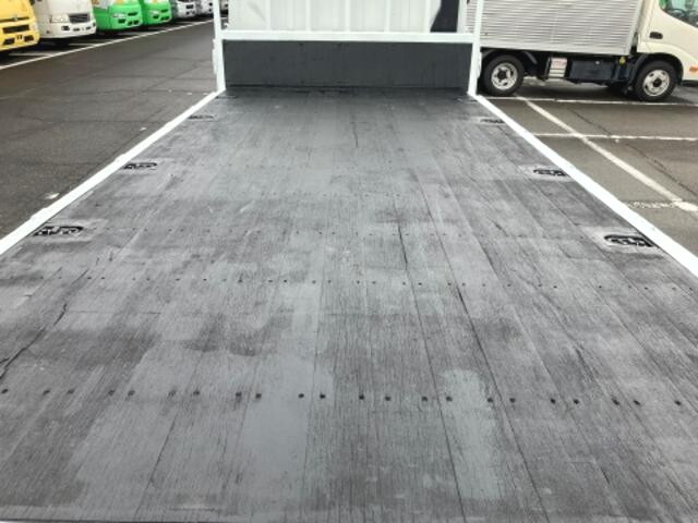 三菱ふそうキャンター平ボディ小型（2t・3t）[写真09]