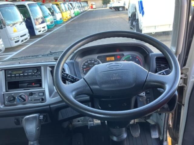 日野レンジャー平ボディ中型（4t）[写真29]