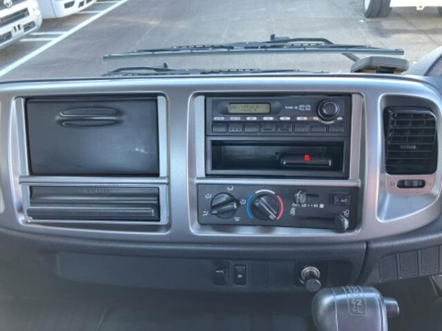 日野レンジャー平ボディ中型（4t）[写真30]