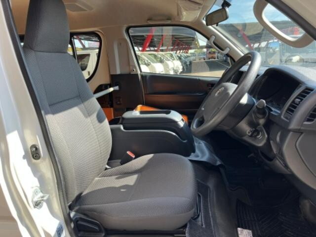 トヨタハイエース園児バス[写真19]