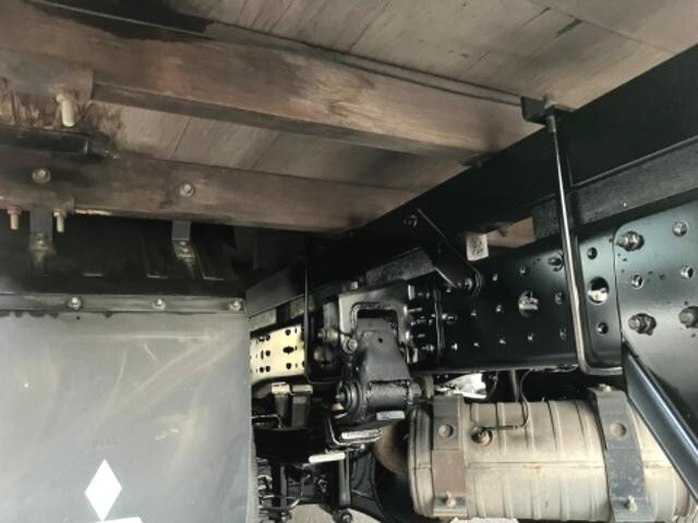 三菱ふそうキャンター平ボディ小型（2t・3t）[写真13]