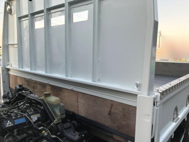 三菱ふそうキャンター平ボディ小型（2t・3t）[写真22]