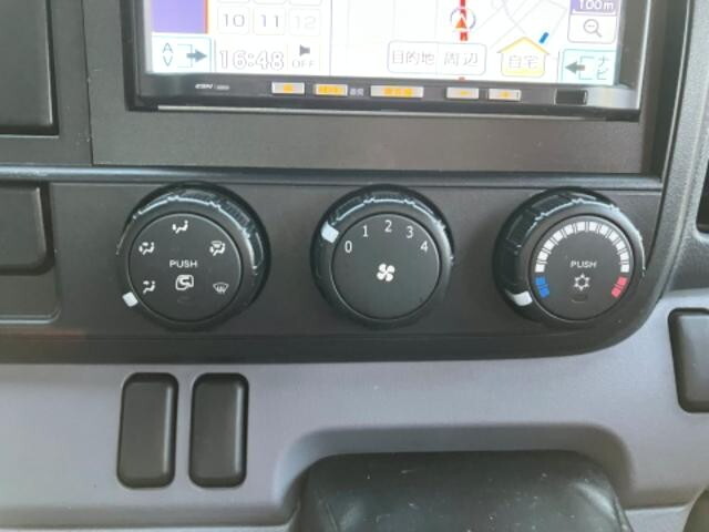 三菱ふそうキャンター平ボディ小型（2t・3t）[写真27]