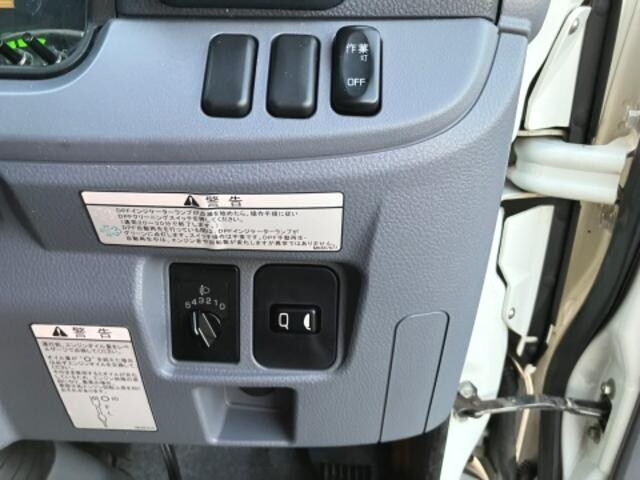 三菱ふそうキャンター平ボディ小型（2t・3t）[写真29]