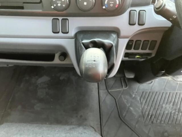 三菱ふそうキャンター平ボディ小型（2t・3t）[写真30]