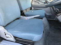 三菱ふそうキャンター平ボディ小型（2t・3t）[写真34]