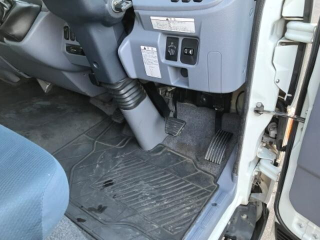 三菱ふそうキャンター平ボディ小型（2t・3t）[写真34]