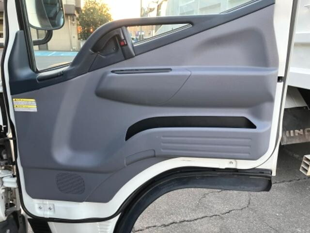 三菱ふそうキャンター平ボディ小型（2t・3t）[写真35]