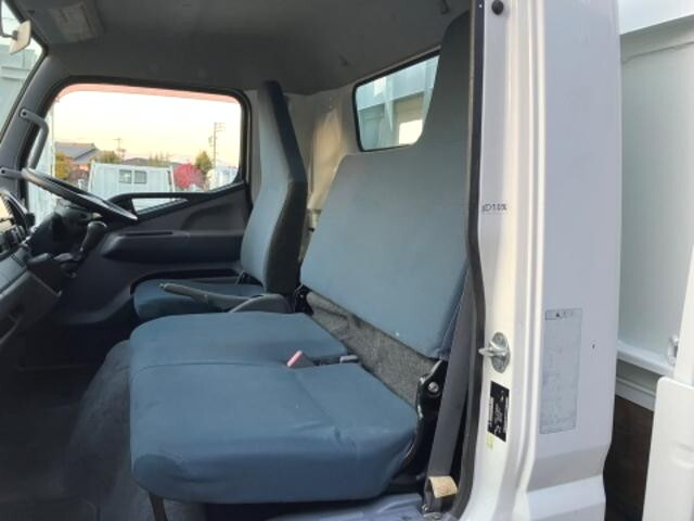 三菱ふそうキャンター平ボディ小型（2t・3t）[写真36]