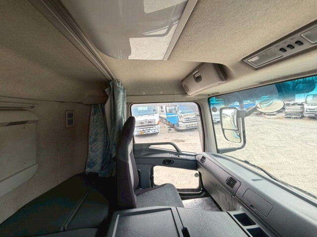 三菱ふそうスーパーグレートタンク車（タンクローリー）大型（10t）[写真14]