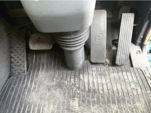 三菱ふそうスーパーグレートタンク車（タンクローリー）大型（10t）[写真20]