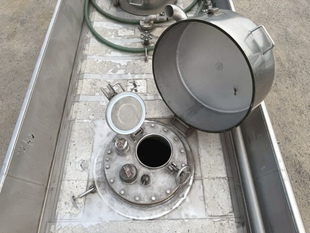 三菱ふそうスーパーグレートタンク車（タンクローリー）大型（10t）[写真07]