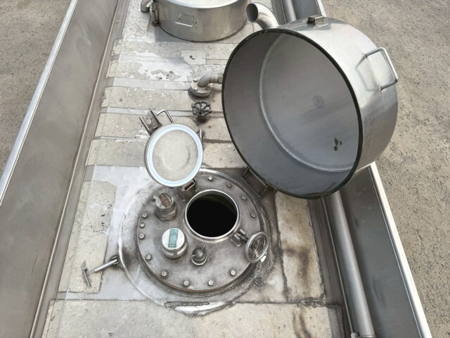 三菱ふそうスーパーグレートタンク車（タンクローリー）大型（10t）[写真09]