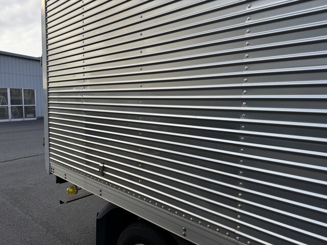 三菱ふそうキャンターアルミバン小型（2t・3t）[写真14]