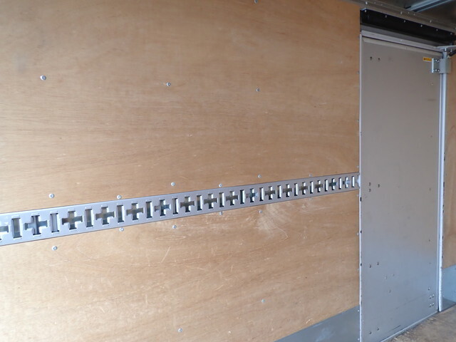 三菱ふそうキャンターアルミバン小型（2t・3t）[写真17]