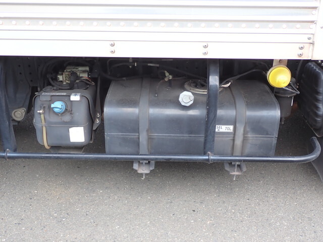 三菱ふそうキャンターアルミバン小型（2t・3t）[写真28]