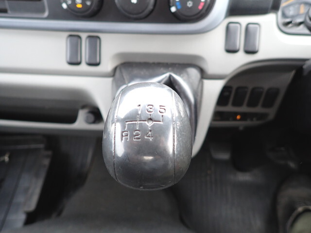 三菱ふそうキャンターアルミバン小型（2t・3t）[写真29]