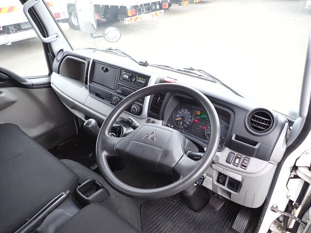 三菱ふそうキャンターアルミバン小型（2t・3t）[写真29]