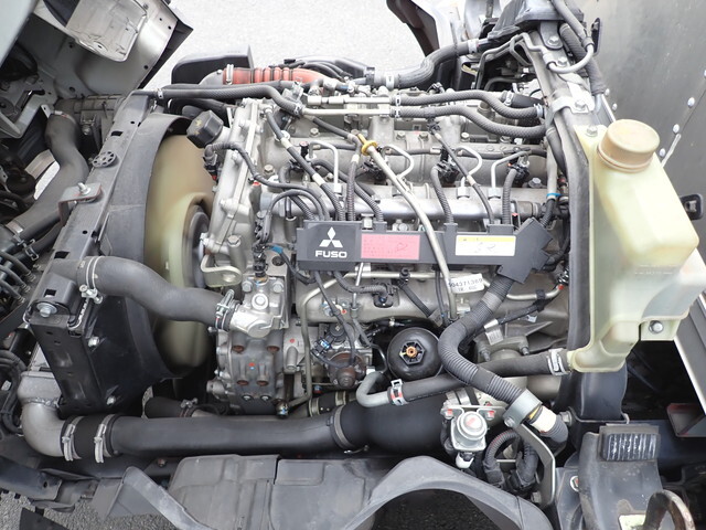 三菱ふそうキャンターアルミバン小型（2t・3t）[写真38]