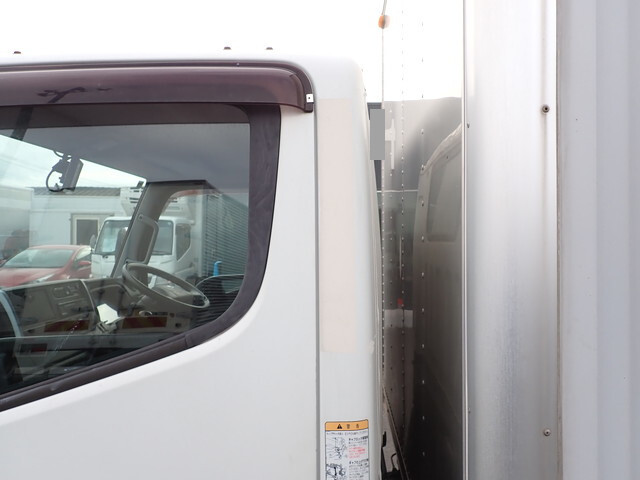 三菱ふそうキャンターアルミバン小型（2t・3t）[写真40]