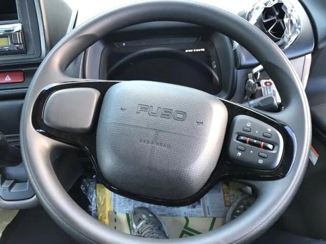 三菱ふそうキャンター平ボディ小型（2t・3t）[写真10]