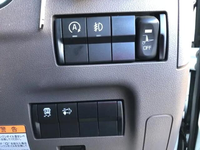 三菱ふそうキャンター平ボディ小型（2t・3t）[写真11]