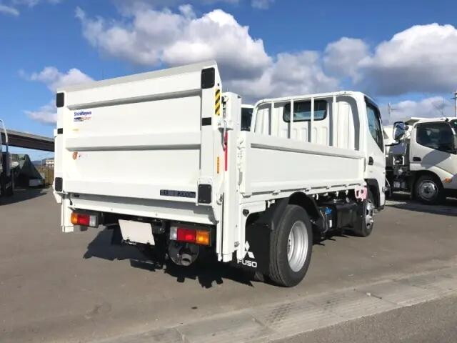三菱ふそうキャンター平ボディ小型（2t・3t）[写真02]