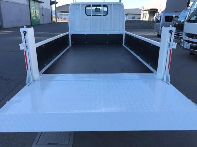 三菱ふそうキャンター平ボディ小型（2t・3t）[写真33]