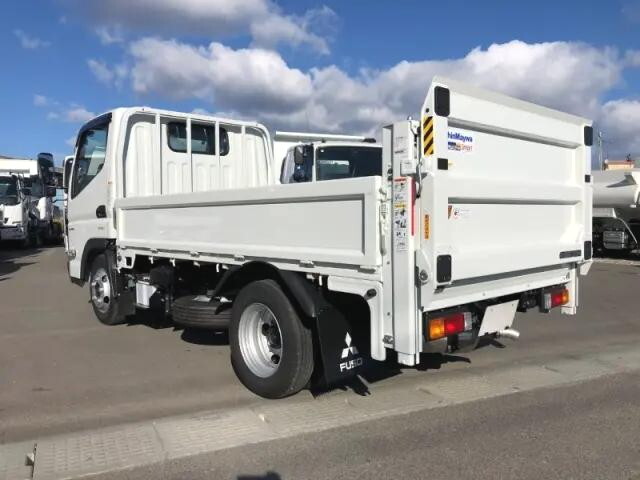 三菱ふそうキャンター平ボディ小型（2t・3t）[写真04]