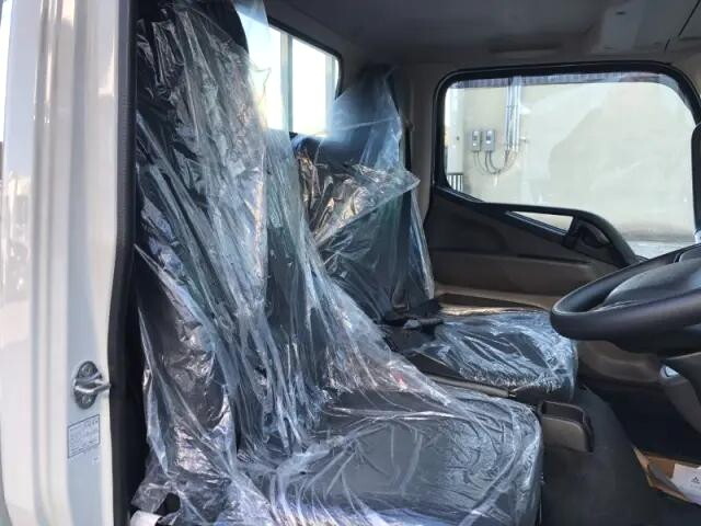 三菱ふそうキャンター平ボディ小型（2t・3t）[写真07]