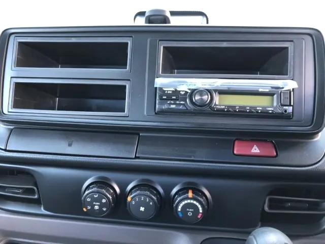 三菱ふそうキャンター平ボディ小型（2t・3t）[写真08]