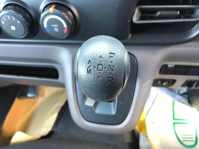 三菱ふそうキャンター平ボディ小型（2t・3t）[写真09]