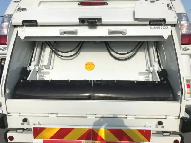 三菱ふそうキャンターパッカー車（塵芥車）小型（2t・3t）[写真27]