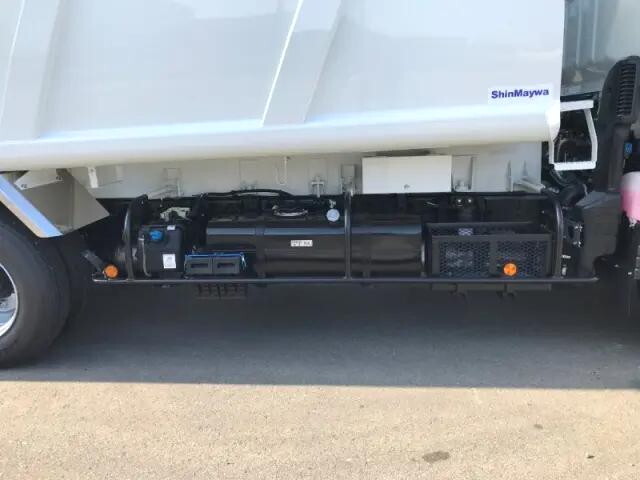 三菱ふそうキャンターパッカー車（塵芥車）小型（2t・3t）[写真32]