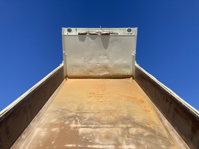 いすゞギガダンプ大型（10t）[写真11]