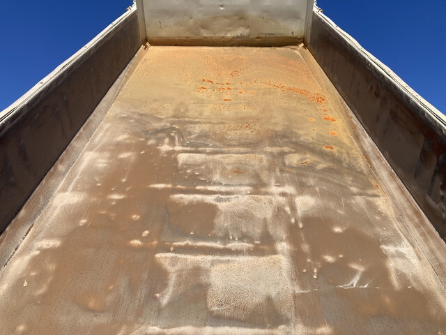 いすゞギガダンプ大型（10t）[写真12]