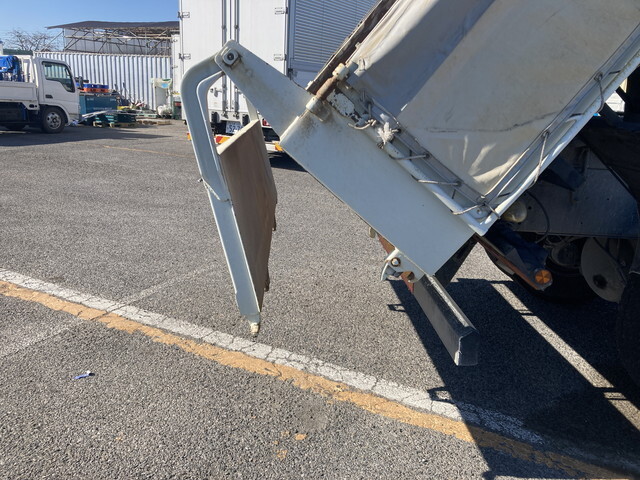 いすゞギガダンプ大型（10t）[写真15]