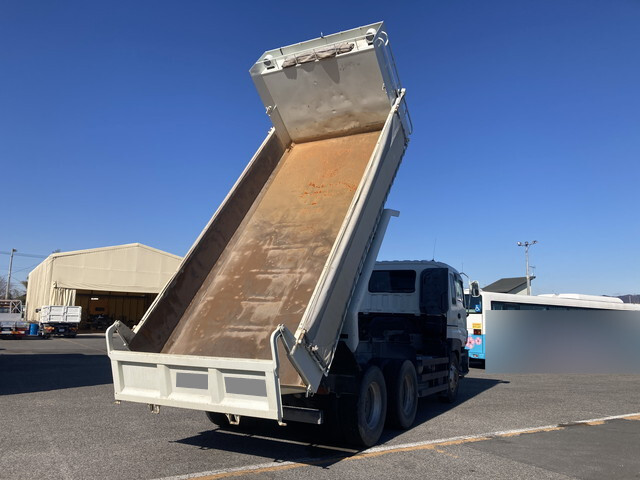 いすゞギガダンプ大型（10t）[写真02]