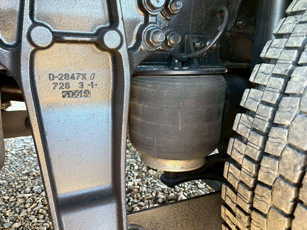 いすゞギガセルフクレーン4段大型（10t）[写真12]