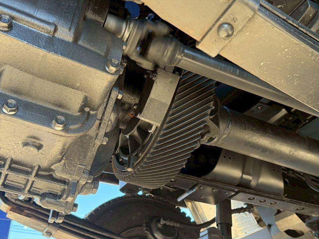 いすゞギガセルフクレーン4段大型（10t）[写真13]