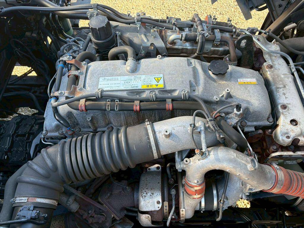 いすゞギガセルフクレーン4段大型（10t）[写真14]