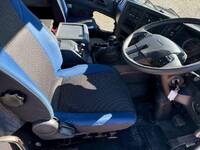 いすゞギガセルフクレーン4段大型（10t）[写真18]