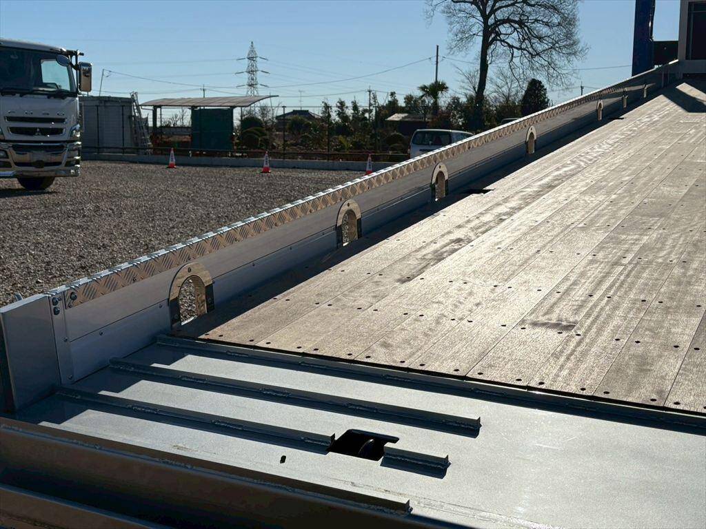 いすゞギガセルフクレーン4段大型（10t）[写真08]