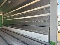 UDトラックスクオン冷蔵冷凍ウイング大型（10t）[写真11]